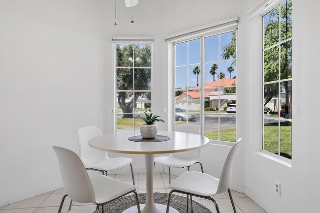 Building Photo - 699 Vista Lago Cir N