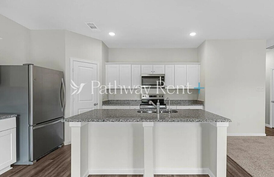 Building Photo - 1052 Large Poppy Dr
