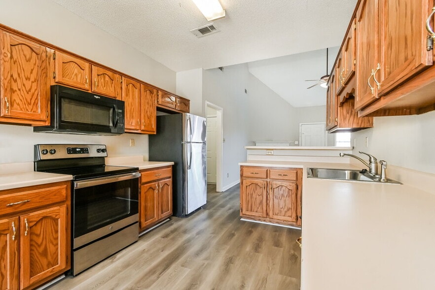 Building Photo - 8748 Clear Sky Path