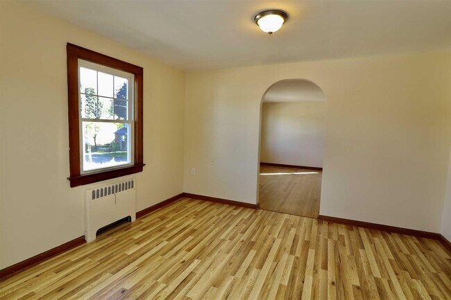 Building Photo - 82 S Chestnut St