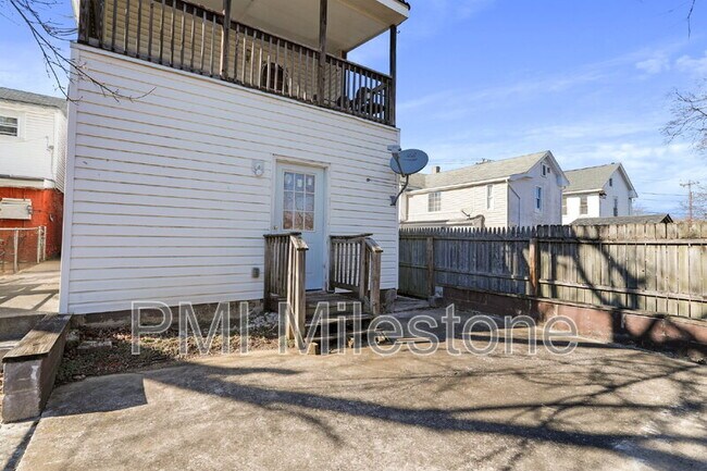 Building Photo - 721 2nd St