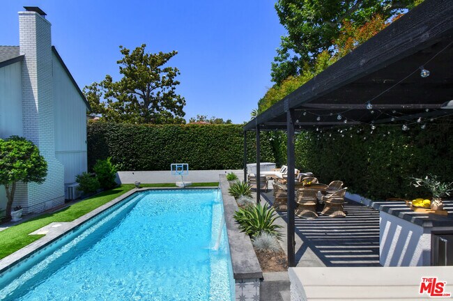 Building Photo - 5005 Los Feliz Blvd