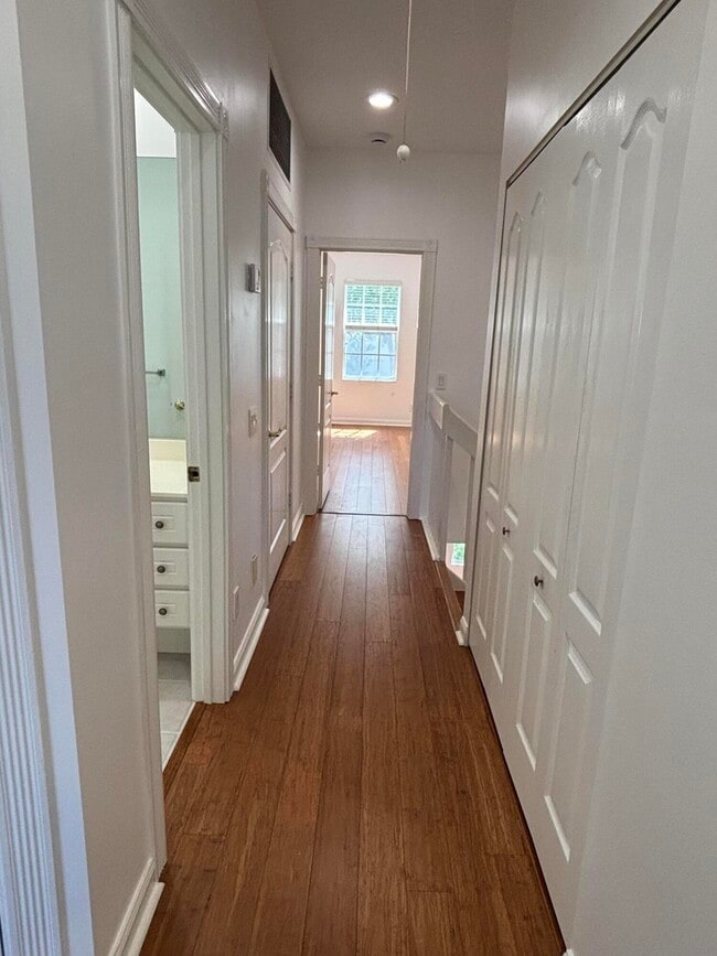 Building Photo - 140 Day Lily Dr