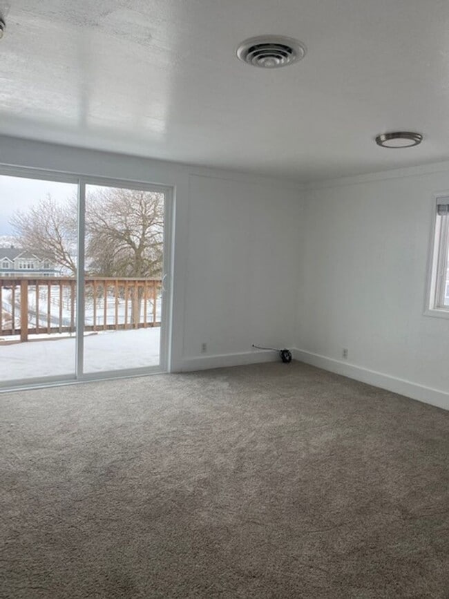 Building Photo - Stunning Water View House for Rent