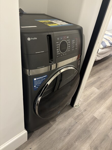 Building Photo - 2313 N Front St