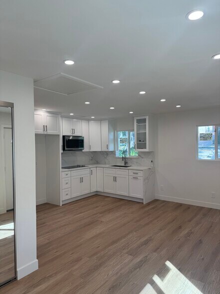 Building Photo - 9809 Creemore Dr