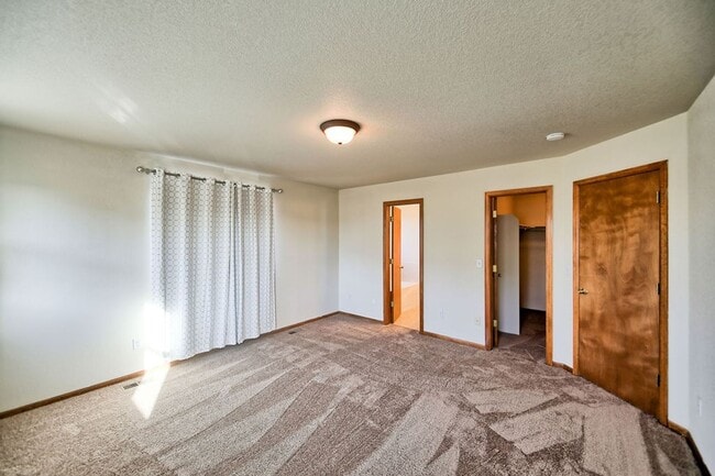 Building Photo - Charming 3 Bedroom Across from Playground & Large Fenced Yard