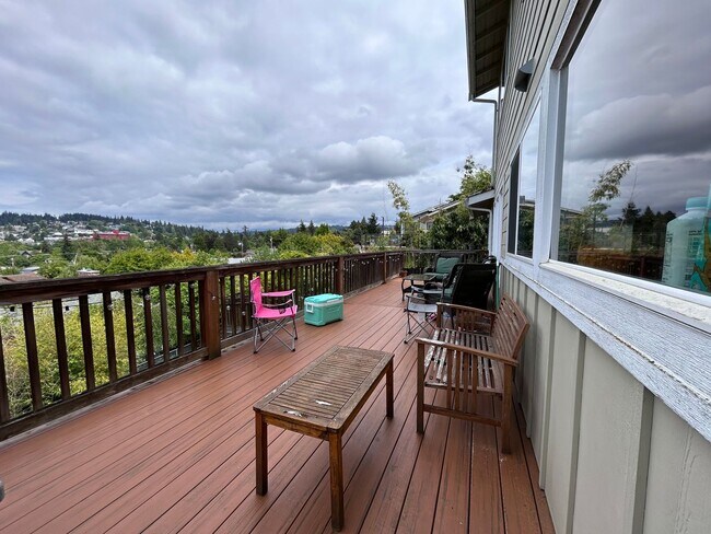 Building Photo - Large 4 Bedroom home with views of Bellingham Bay and Garage