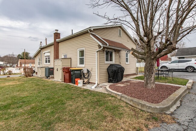 Building Photo - Adorable 3-Bedroom Ranch