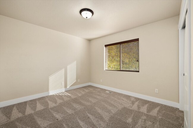 Building Photo - Spacious 5-Bedroom Home (plus bonus room) on ½ Acre in Bridgetower – Rare Meridian Rental!