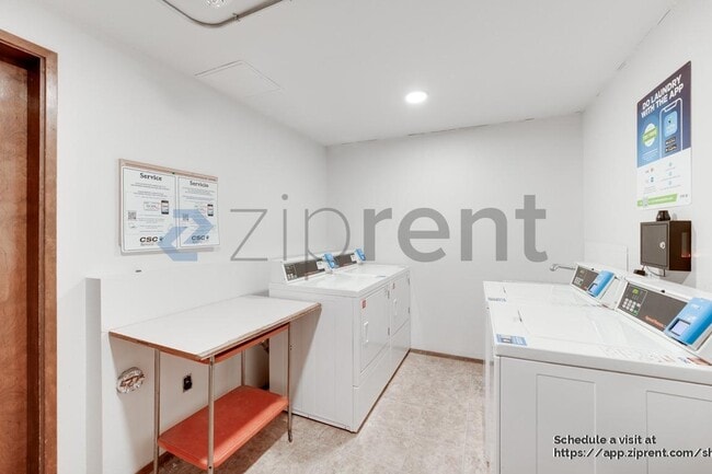 Building Photo - 911 N 73rd St