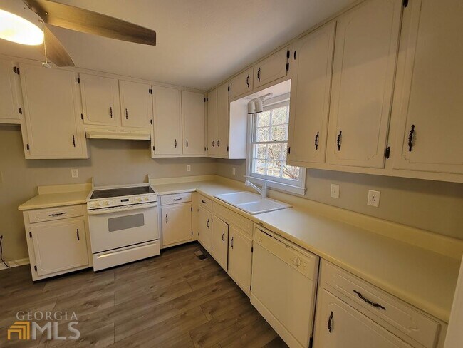 Building Photo - 25 Elberta Dr