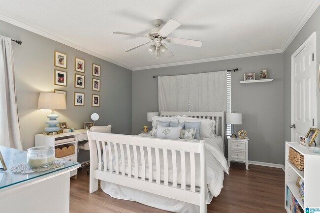 Building Photo - 120 15th St E