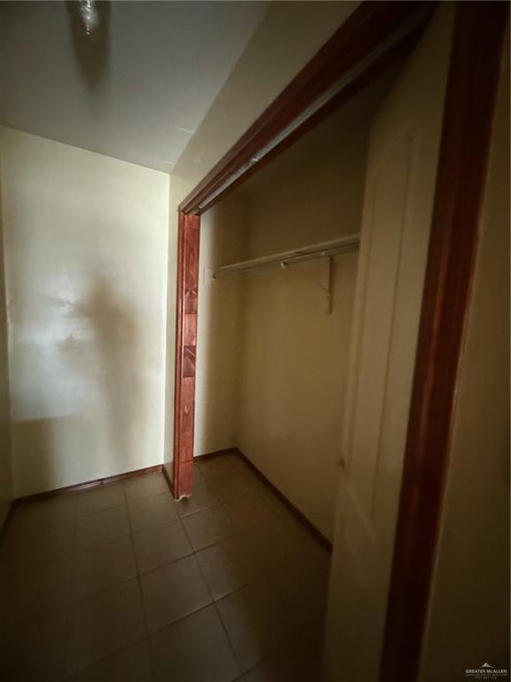 Building Photo - 18 Circle Dr