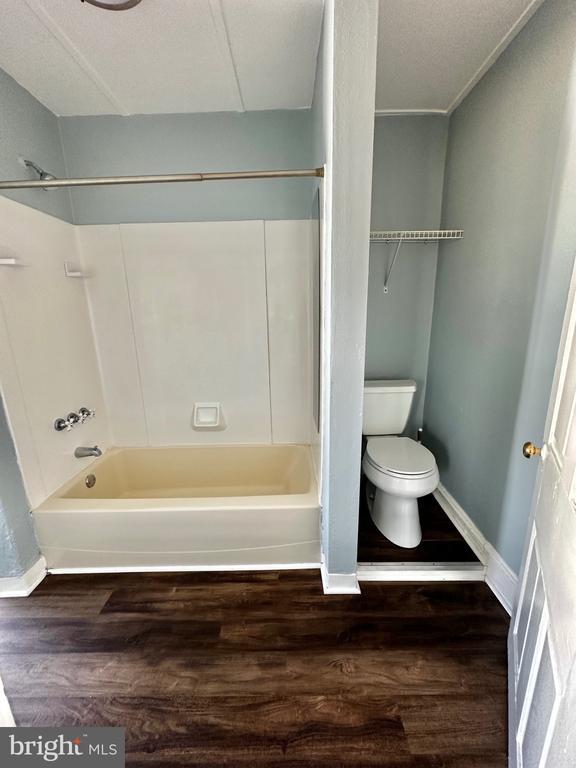 Building Photo - 214 Gay St