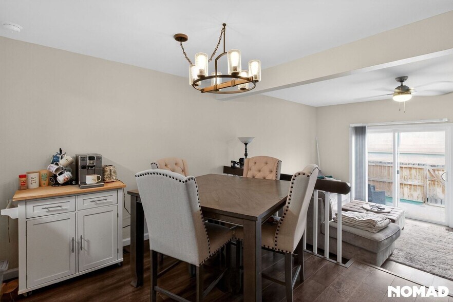 Building Photo - 4239 S Mobile Cir