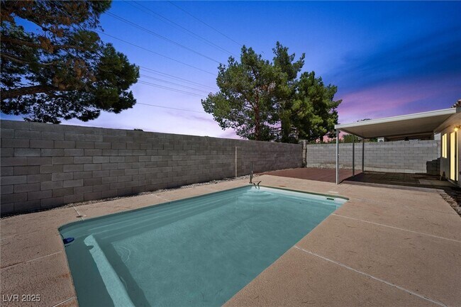 Building Photo - 3641 Yorba Linda Dr
