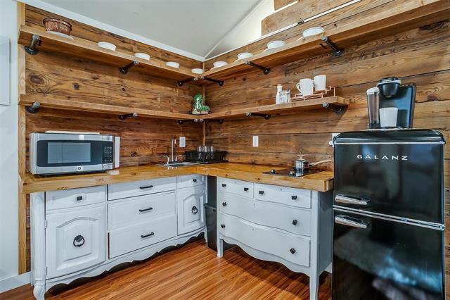 Building Photo - 1809 Whispering Oaks St