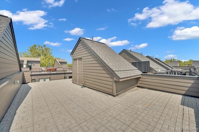 Building Photo - 1087 Hampton Cir