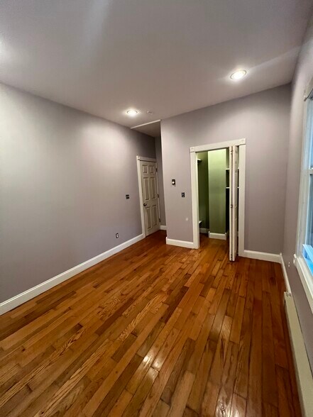 Building Photo - 156 Hill St