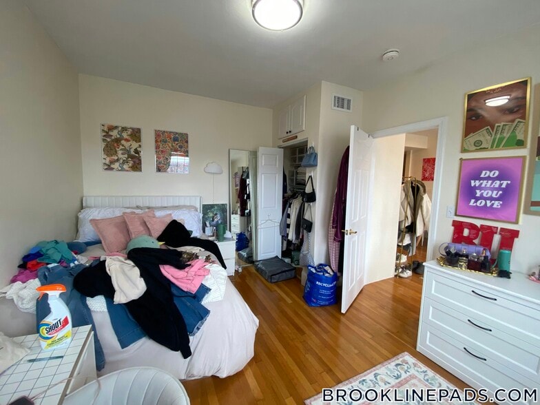 Building Photo - 69 Babcock St