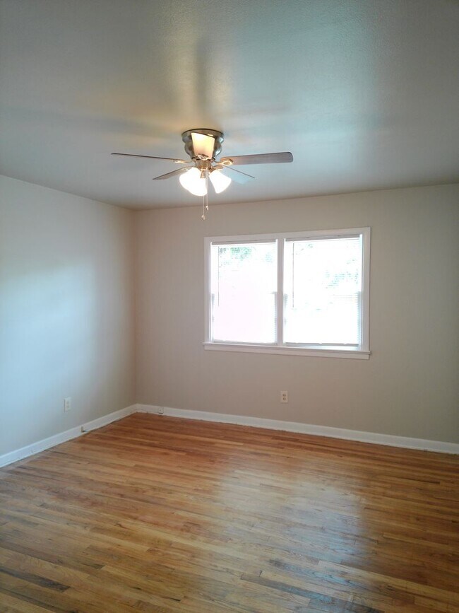 Building Photo - August move in