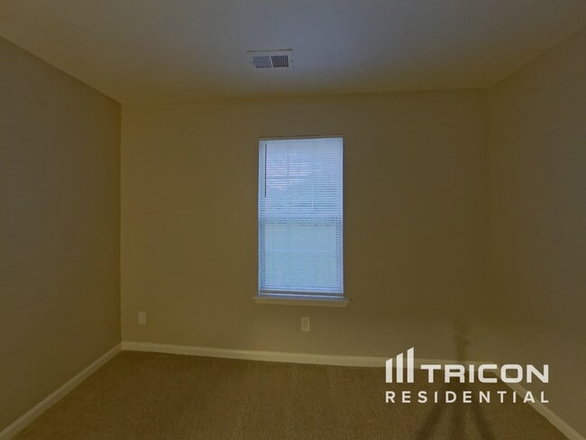 Building Photo - 9605 Kenneth Glenn Dr