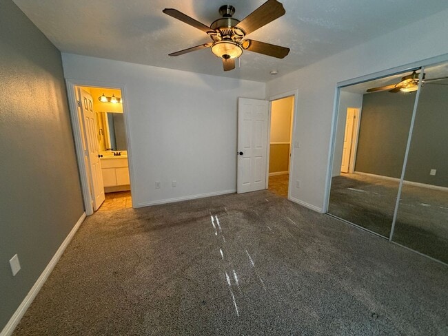 Building Photo - 1133 Willow Tree Dr