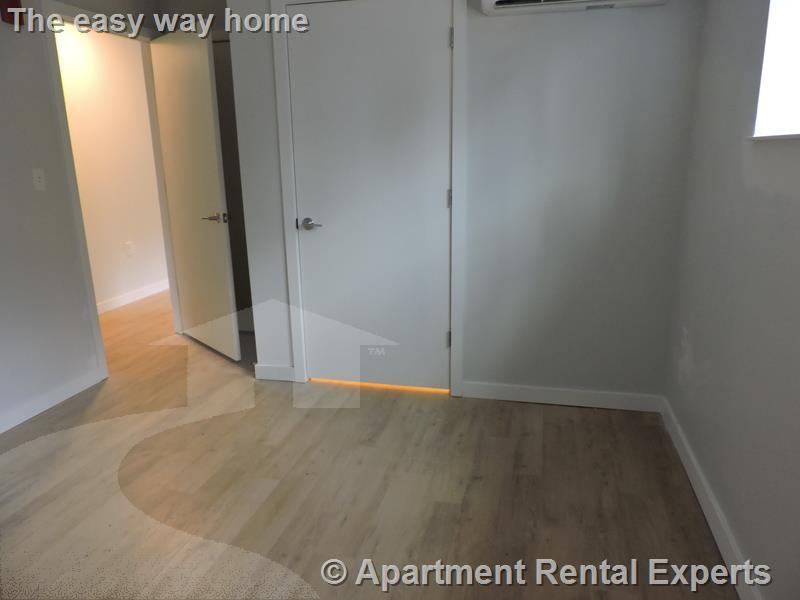 Building Photo - 10 Soden St