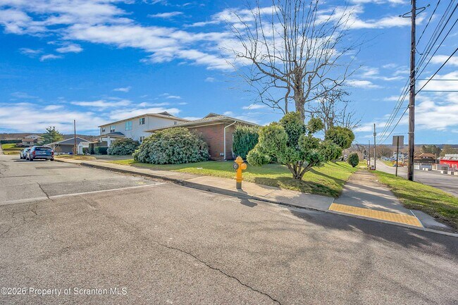 Building Photo - 801 Moosic Rd