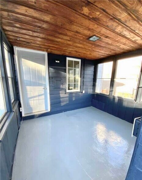 Inside Four Season Room - 4172 Lambert Rd