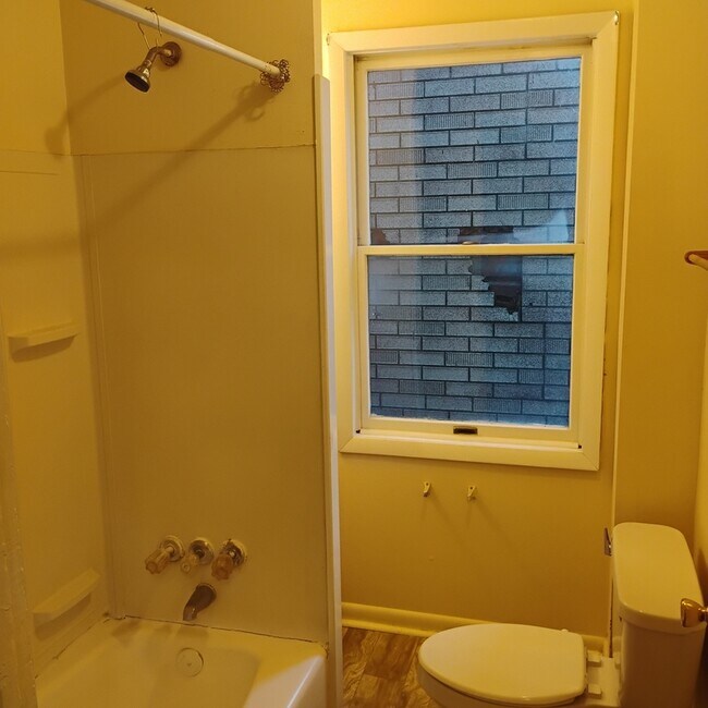 Building Photo - 452A Hudson Avenue - 2