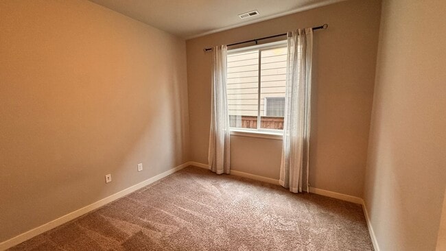 Building Photo - 4 bedroom 2.5 bath house in Auburn