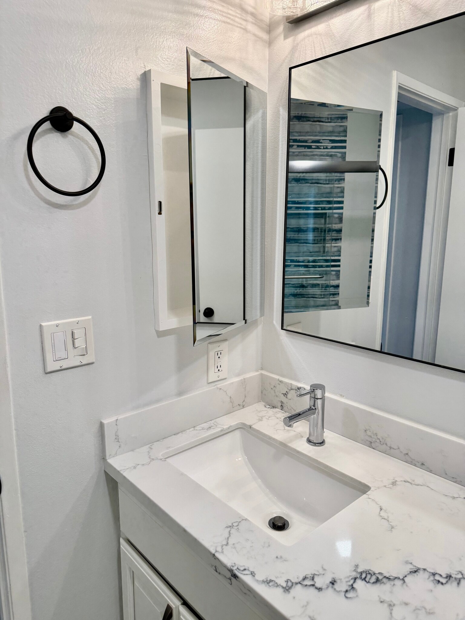 Main Bathroom - 72 The Strand