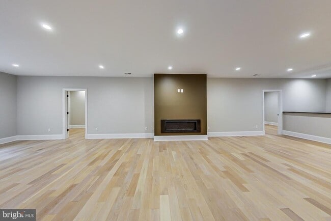 Building Photo - 3104 Sleepy Hollow Rd