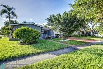 Building Photo - 1700 N 47th Ave