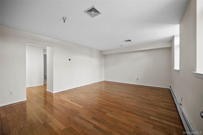 Building Photo - 520 Ashford Ave