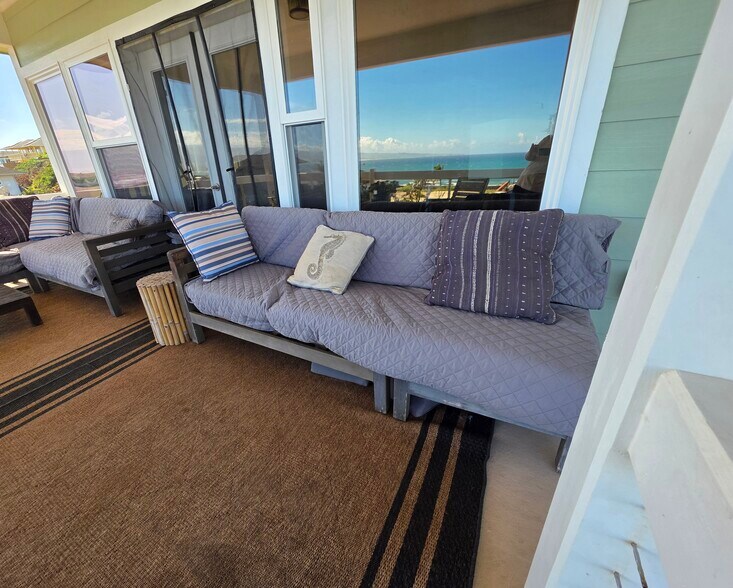 Building Photo - 1367 Kakae Pl