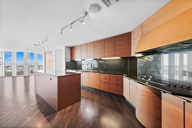 Building Photo - 1643 Brickell Ave