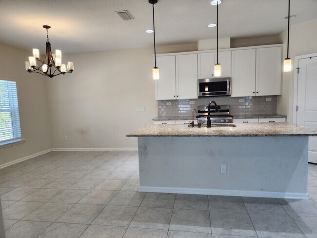 Building Photo - 285 Holly Forest Dr