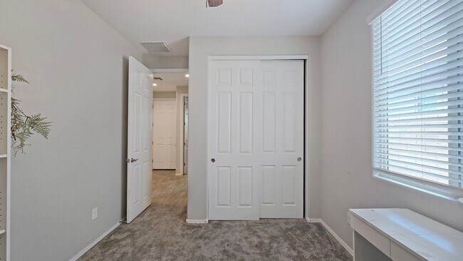 Building Photo - 18572 W Cottontail Ln