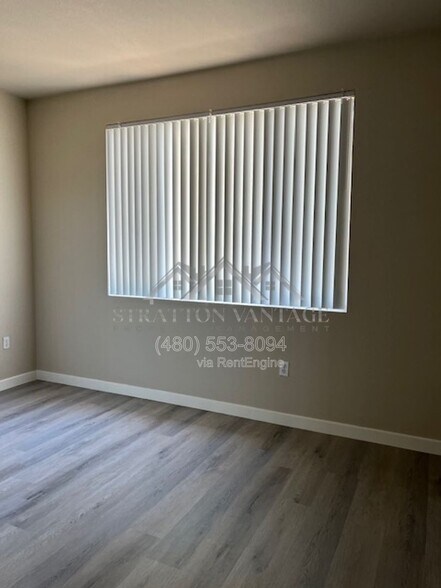 Building Photo - 5401 E Van Buren St