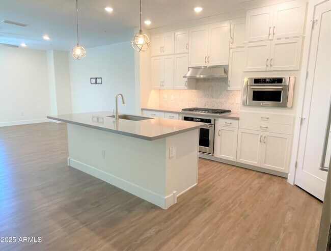 Building Photo - 3855 S McQueen Rd