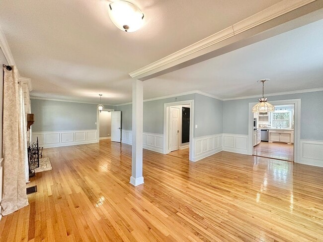 Building Photo - Spacious 4 Bedroom in the Heart of Tyler! Available Now!