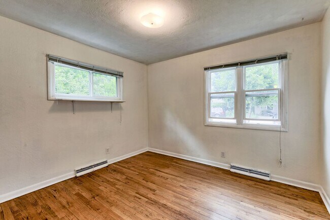 Building Photo - Students Welcome! 3 Bed / 1.5 Bath Ranch Near CSU – Large Fenced Yard | Pets Welcome | Flexible L...