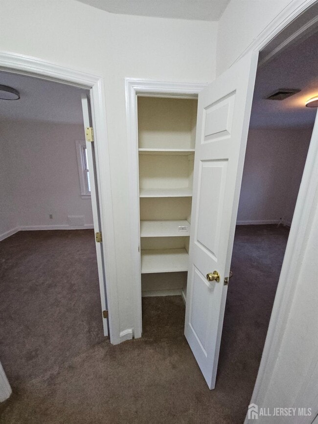 Building Photo - 33 Avenel St