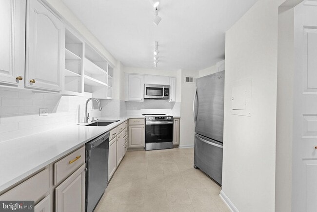 Building Photo - 4601 N Park Ave