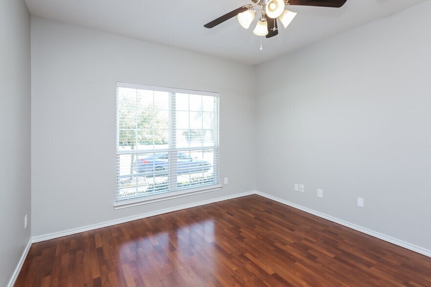 Building Photo - 10965 Colonial Heights Ln