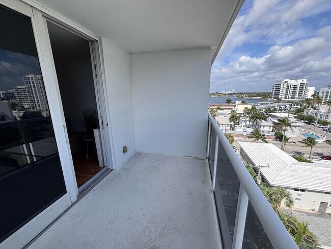 Building Photo - 336 N Birch Rd