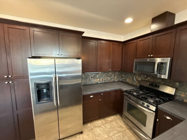 Building Photo - 160 Liberty St NE